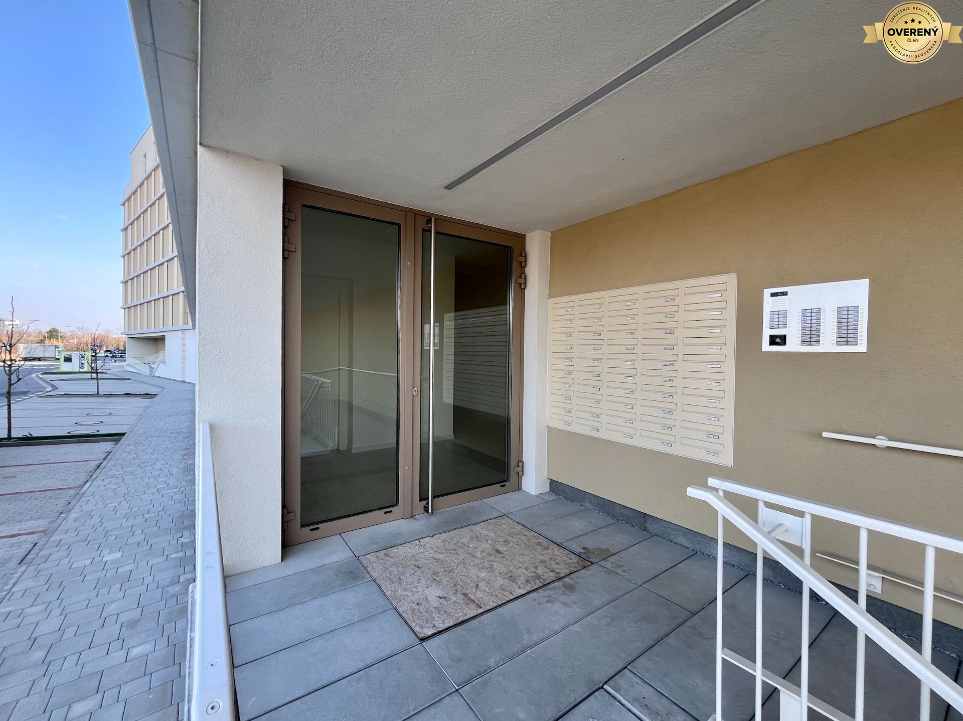 REZERVOVANÉ︱NOVÝ RUŽINOV - zariadený 2-izbový apartmán so záhrado