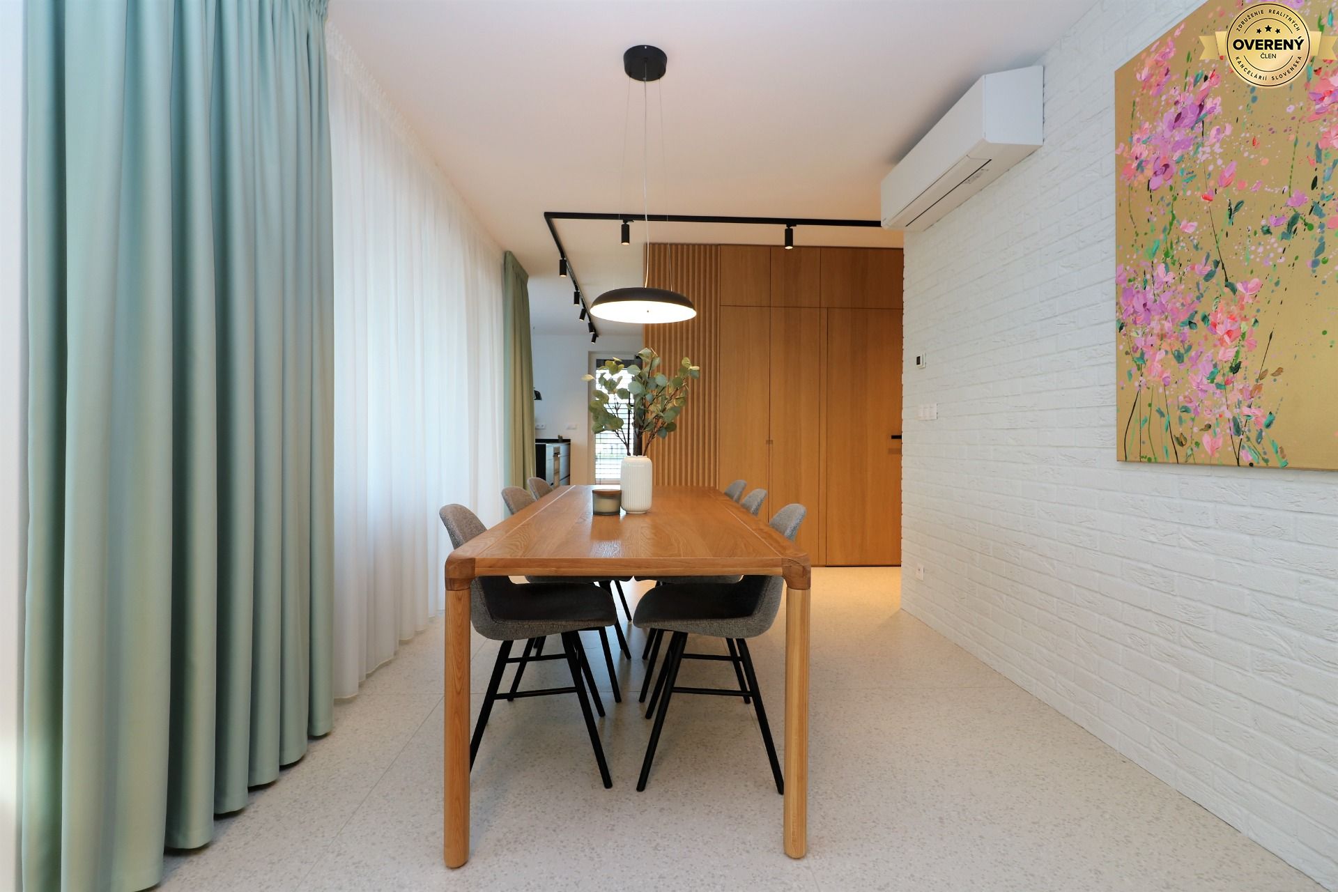 NUERA︱Penthouse s terasou s krásnymi výhľadmi v Dúbravke