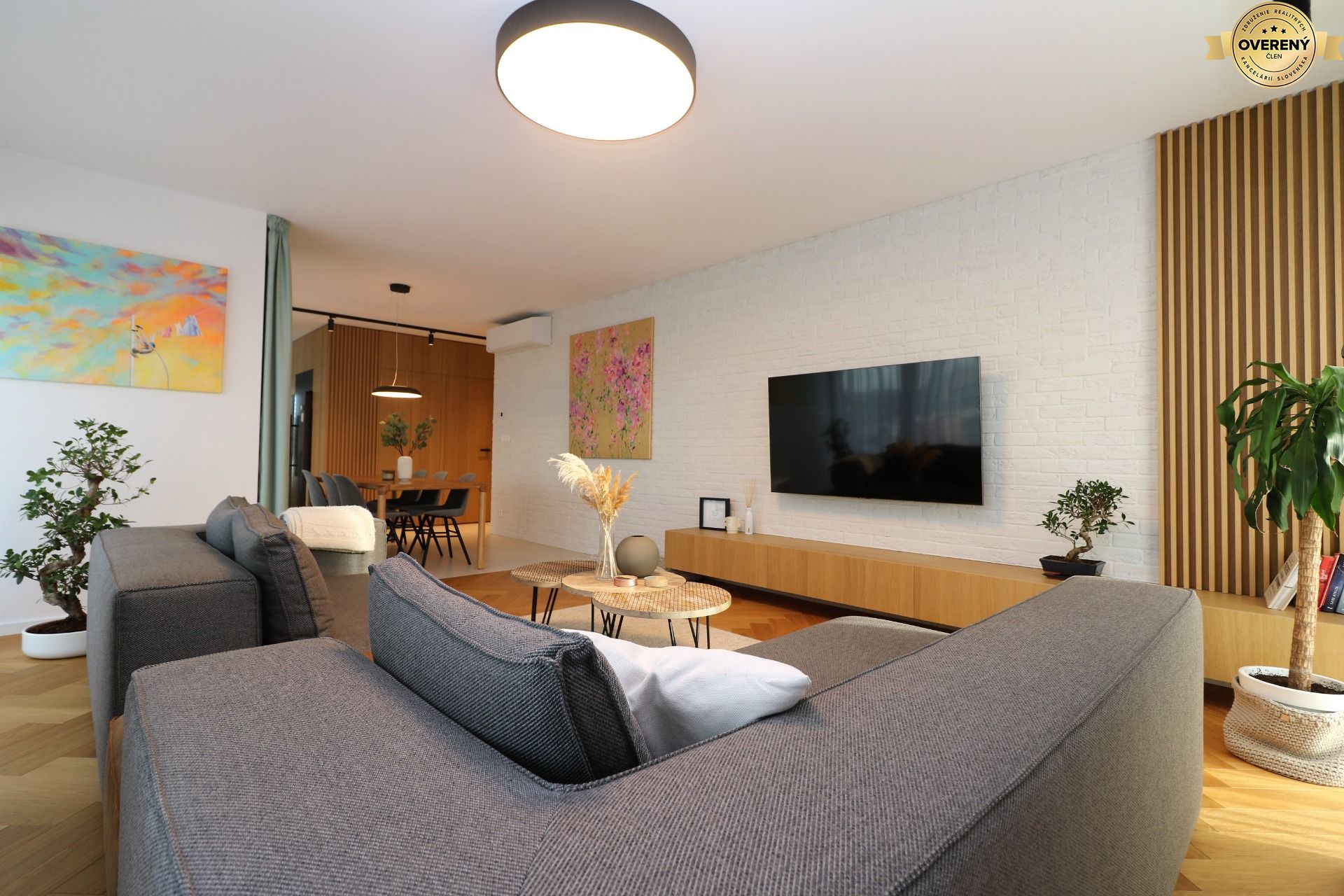 NUERA︱Penthouse s terasou s krásnymi výhľadmi v Dúbravke