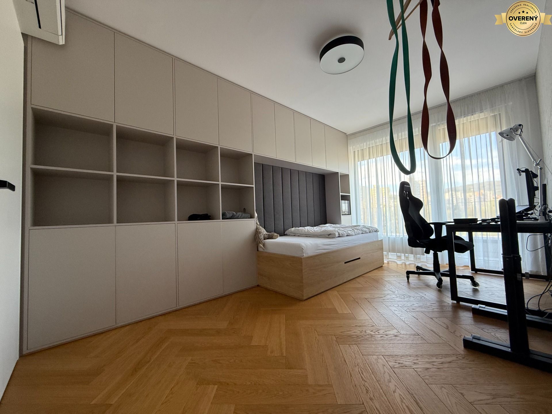 NUERA︱Penthouse s terasou s krásnymi výhľadmi v Dúbravke