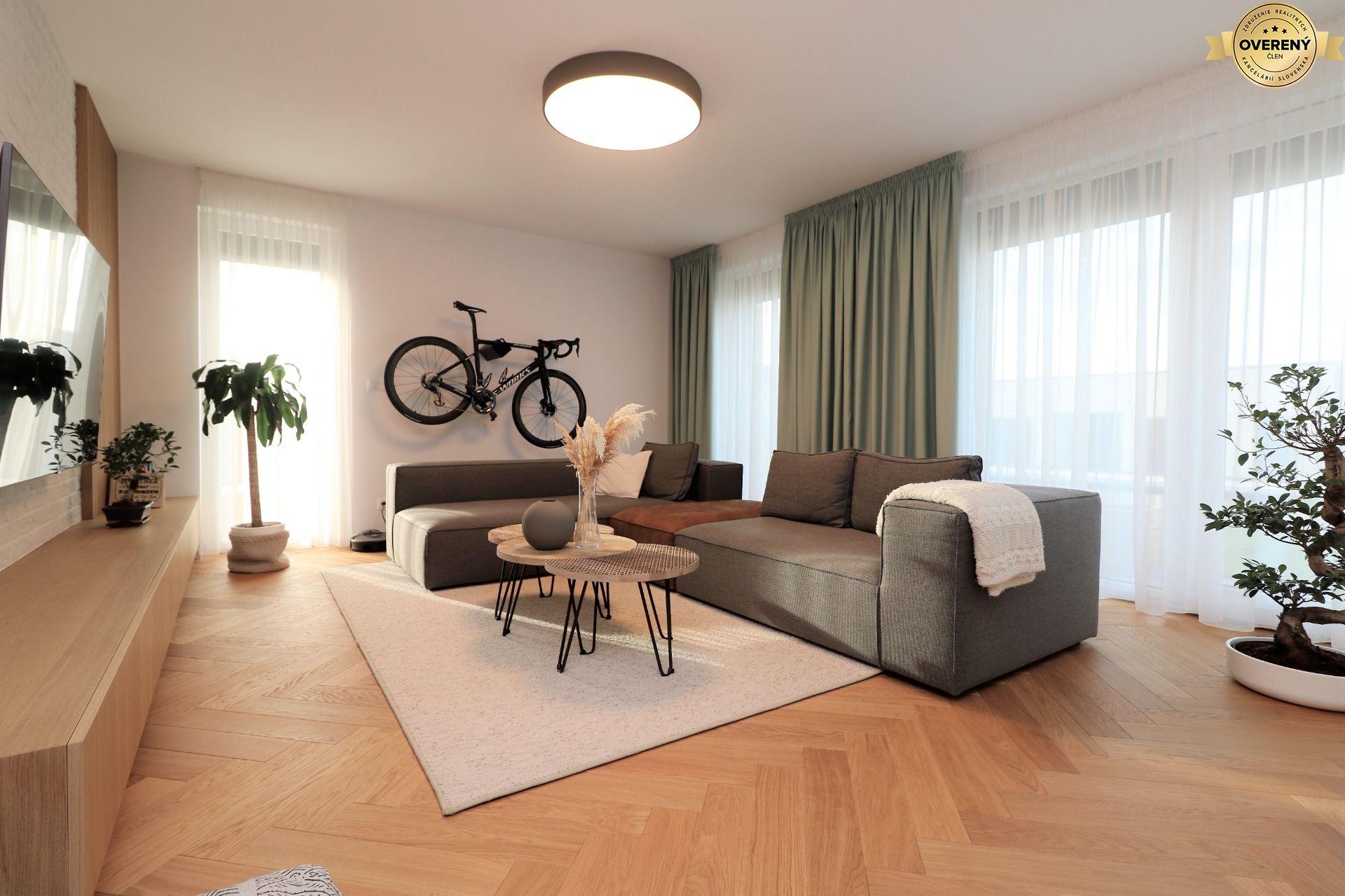 NUERA︱Penthouse s terasou s krásnymi výhľadmi v Dúbravke