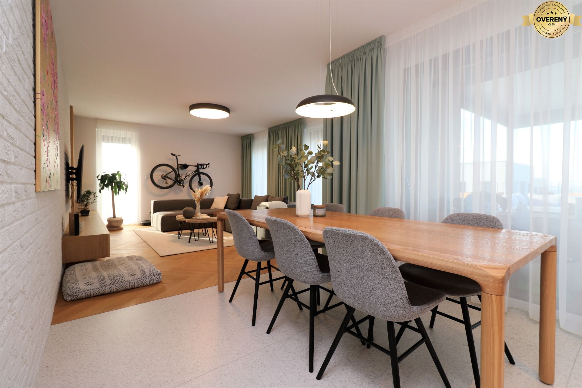 NUERA︱Penthouse s terasou s krásnymi výhľadmi v Dúbravke