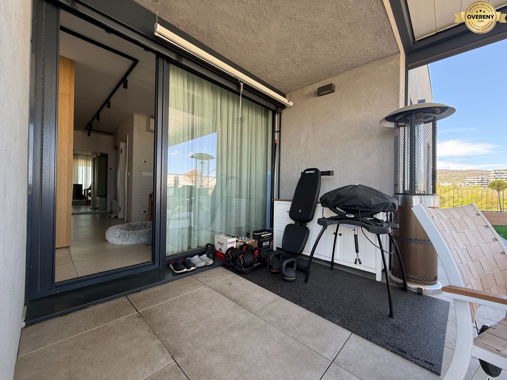 NUERA︱Penthouse s terasou s krásnymi výhľadmi v Dúbravke