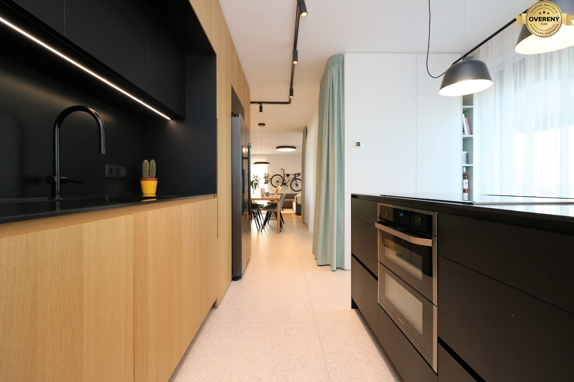 NUERA︱Penthouse s terasou s krásnymi výhľadmi v Dúbravke