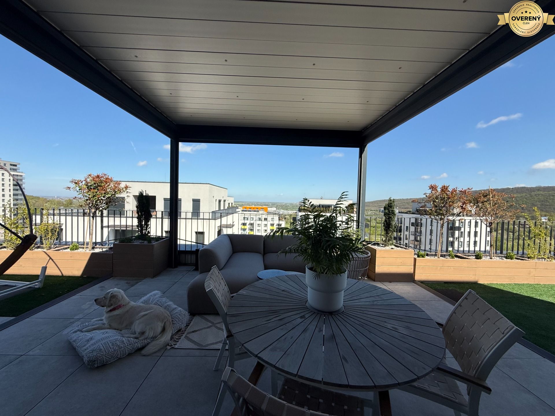 NUERA︱Penthouse s terasou s krásnymi výhľadmi v Dúbravke