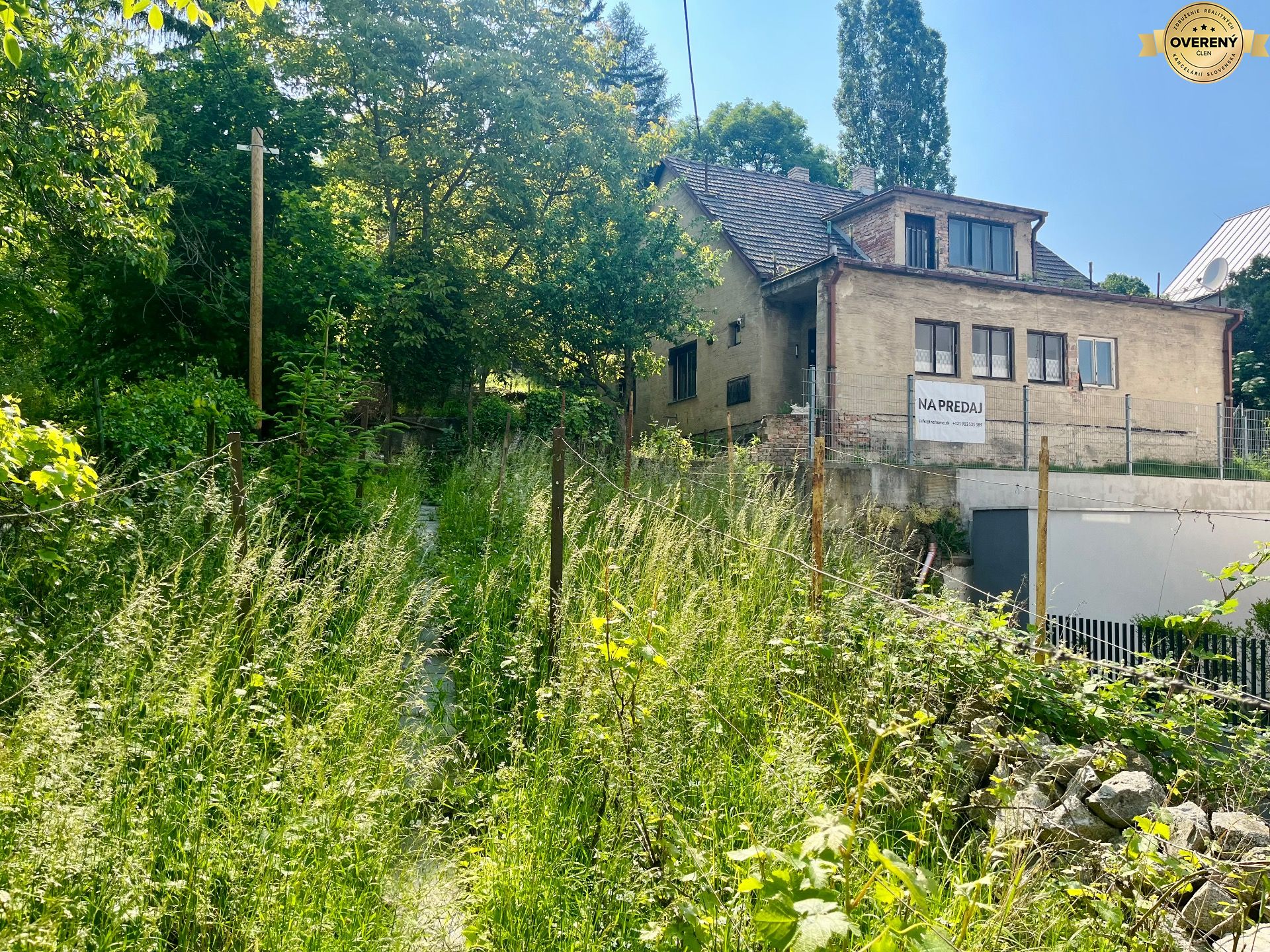 NUERA | PREDAJ -Lukratívny pozemok so starším domom pri Horskom parku