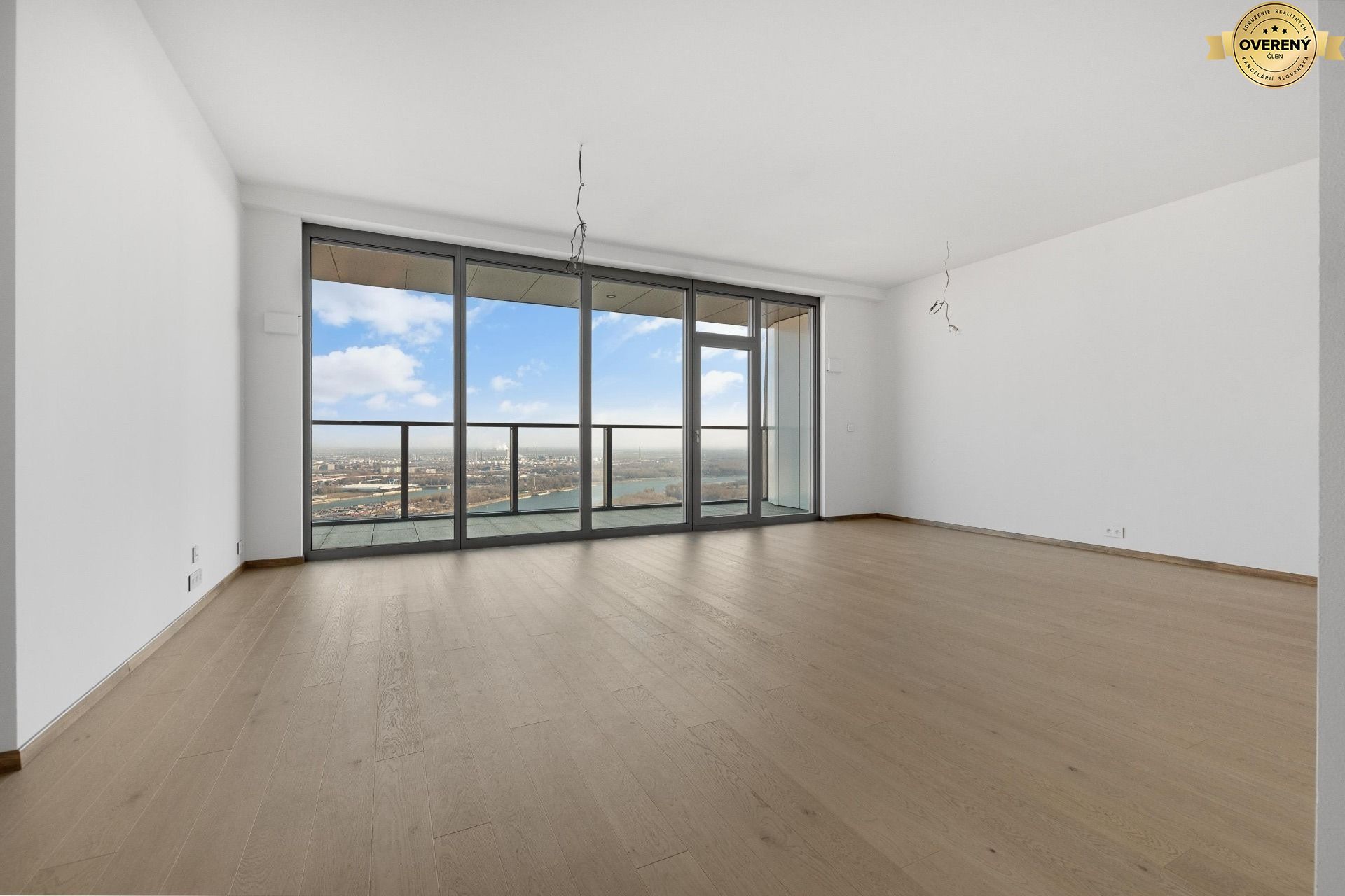 NUERA︱EUROVEA TOWER - Penthouse 3i orientovaný na východ, 44.p