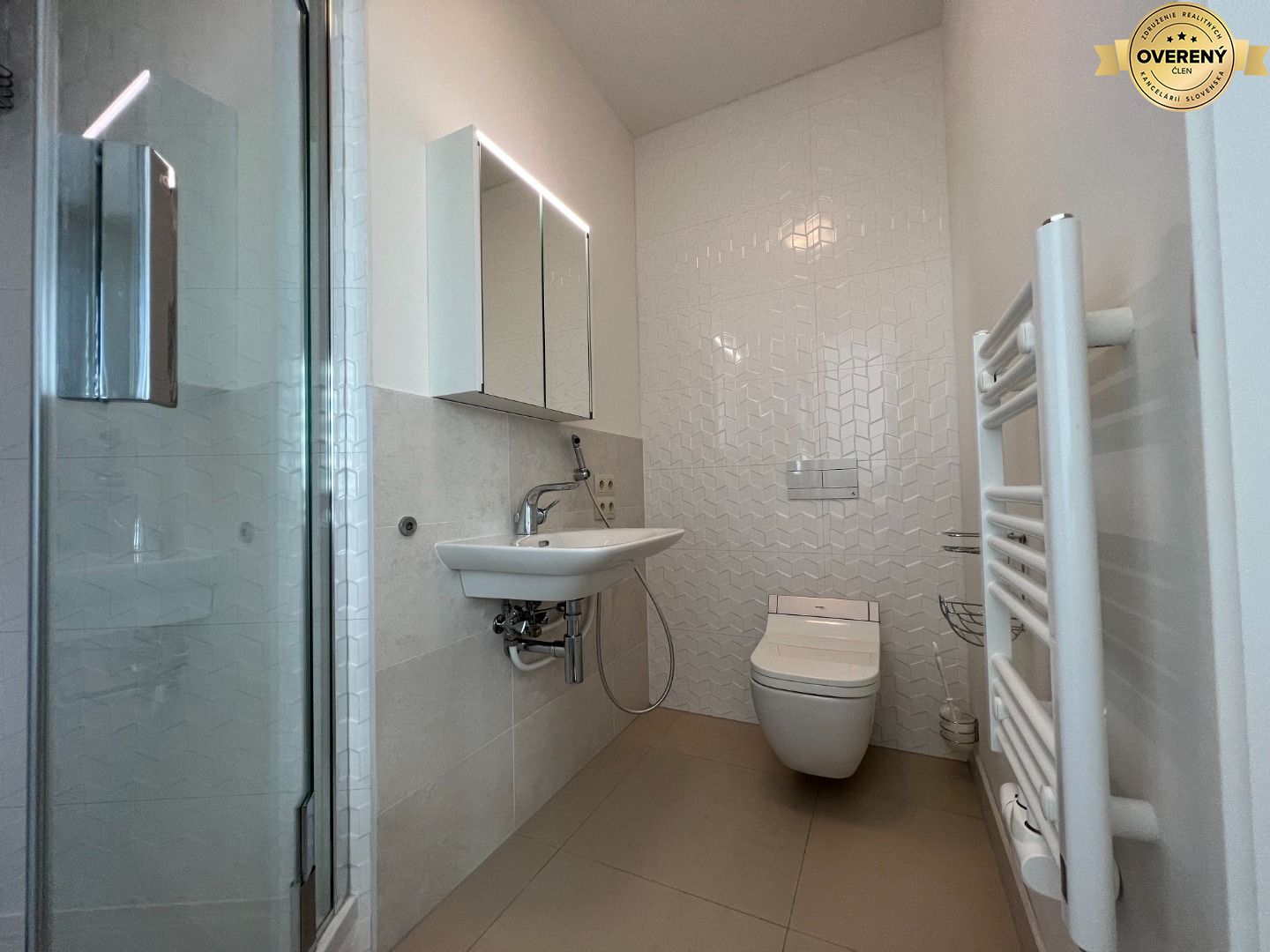 NUERA︱PANORAMA CITY - 3i byt s výhľadom na hrad, 26.p. 97m2, 2 kúpeľne