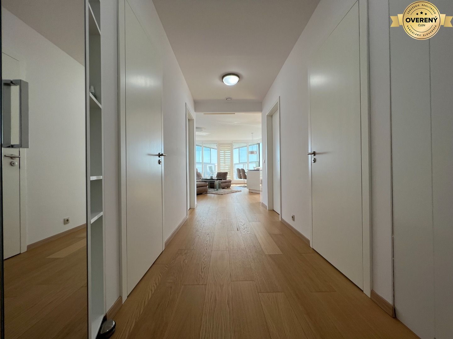 NUERA︱PANORAMA CITY - 3i byt s výhľadom na hrad, 26.p. 97m2, 2 kúpeľne