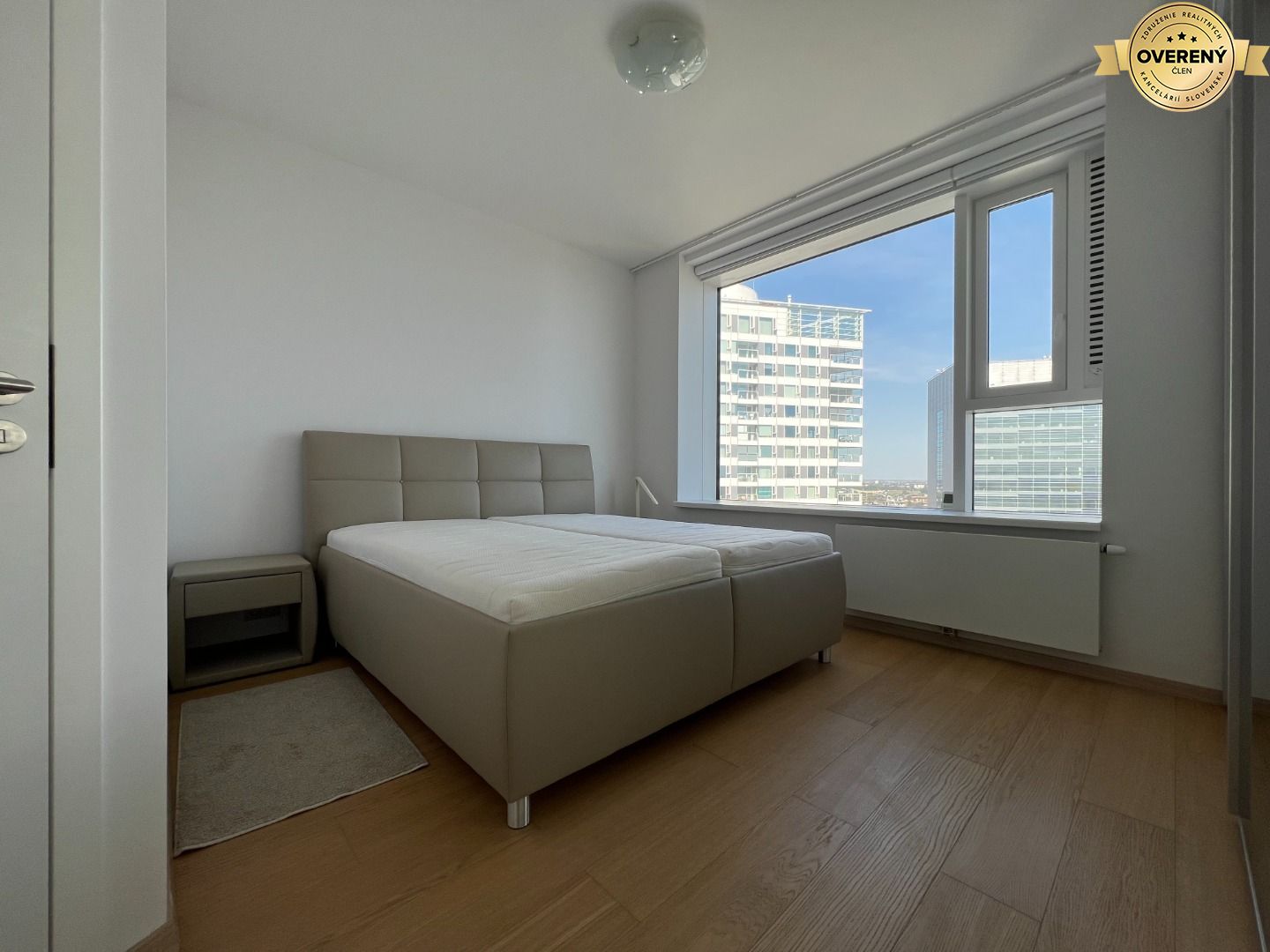 NUERA︱PANORAMA CITY - 3i byt s výhľadom na hrad, 26.p. 97m2, 2 kúpeľne