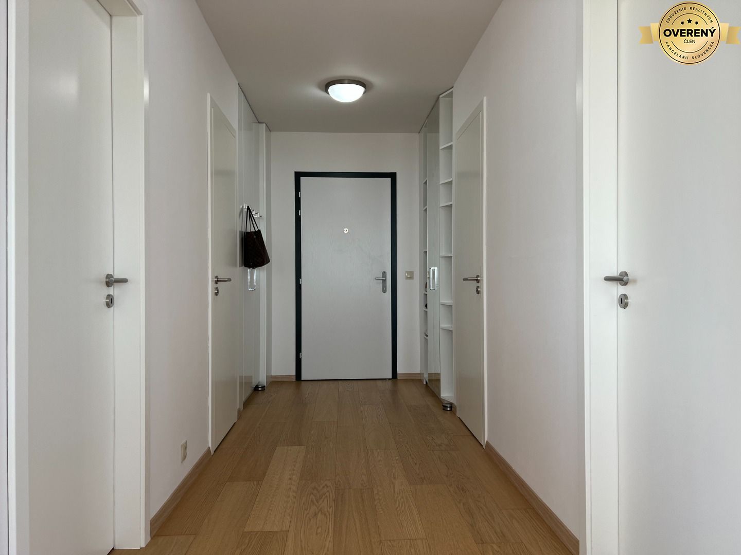 NUERA︱PANORAMA CITY - 3i byt s výhľadom na hrad, 26.p. 97m2, 2 kúpeľne
