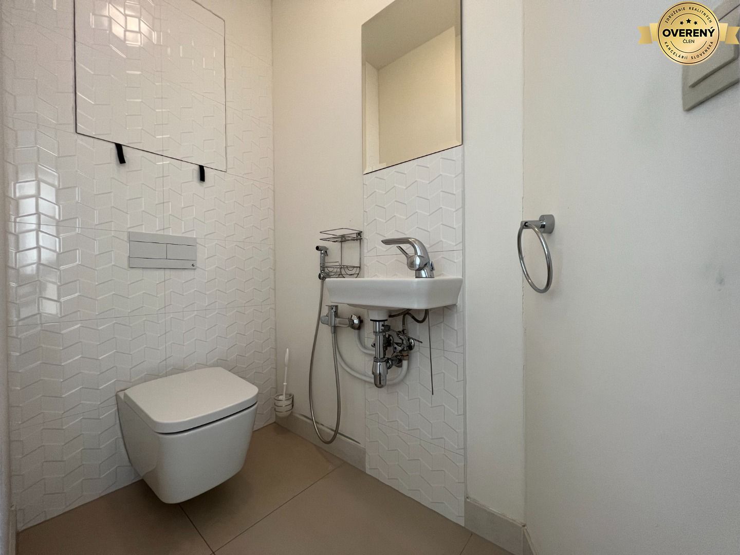 NUERA︱PANORAMA CITY - 3i byt s výhľadom na hrad, 26.p. 97m2, 2 kúpeľne