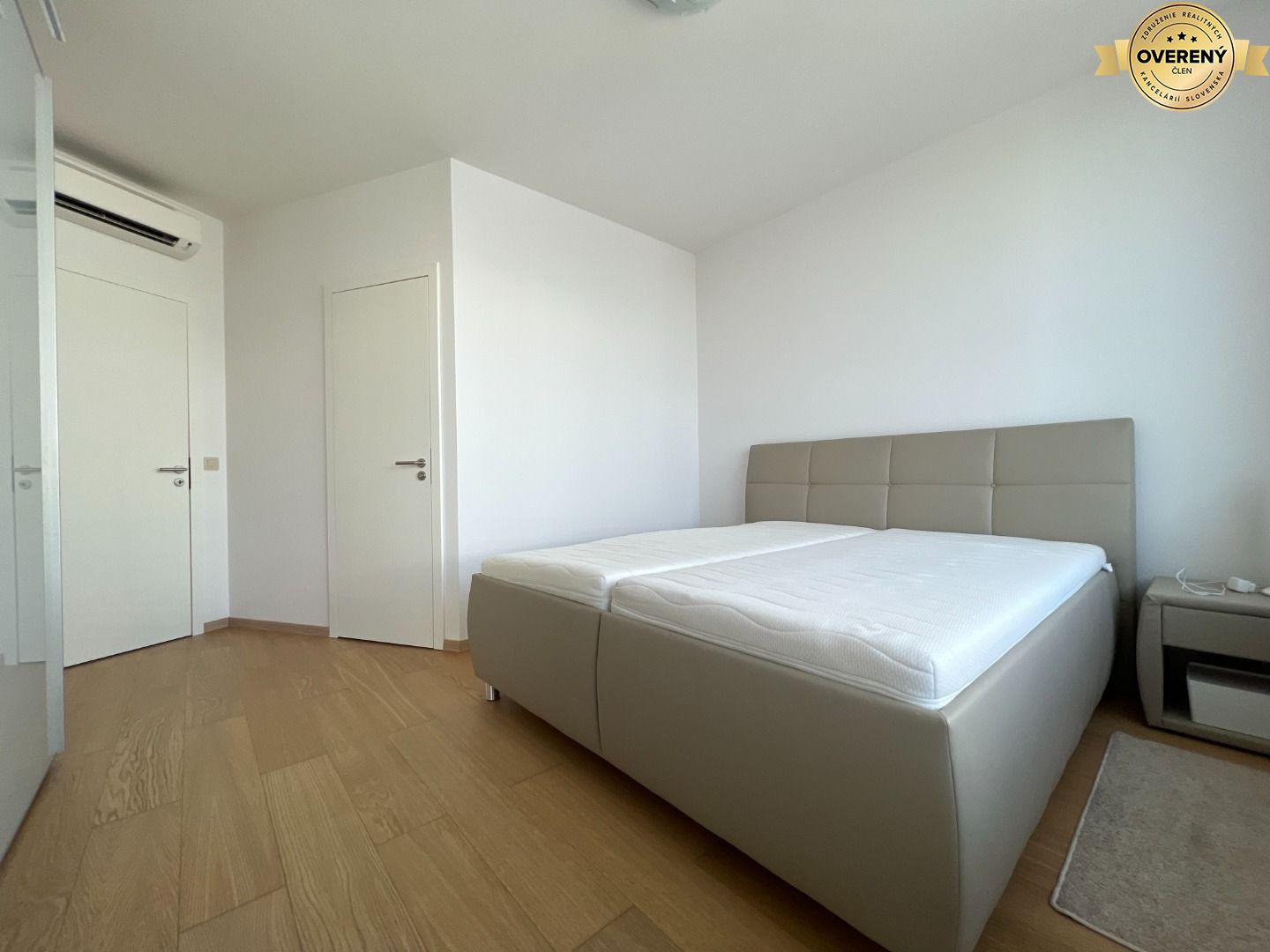 NUERA︱PANORAMA CITY - 3i byt s výhľadom na hrad, 26.p. 97m2, 2 kúpeľne
