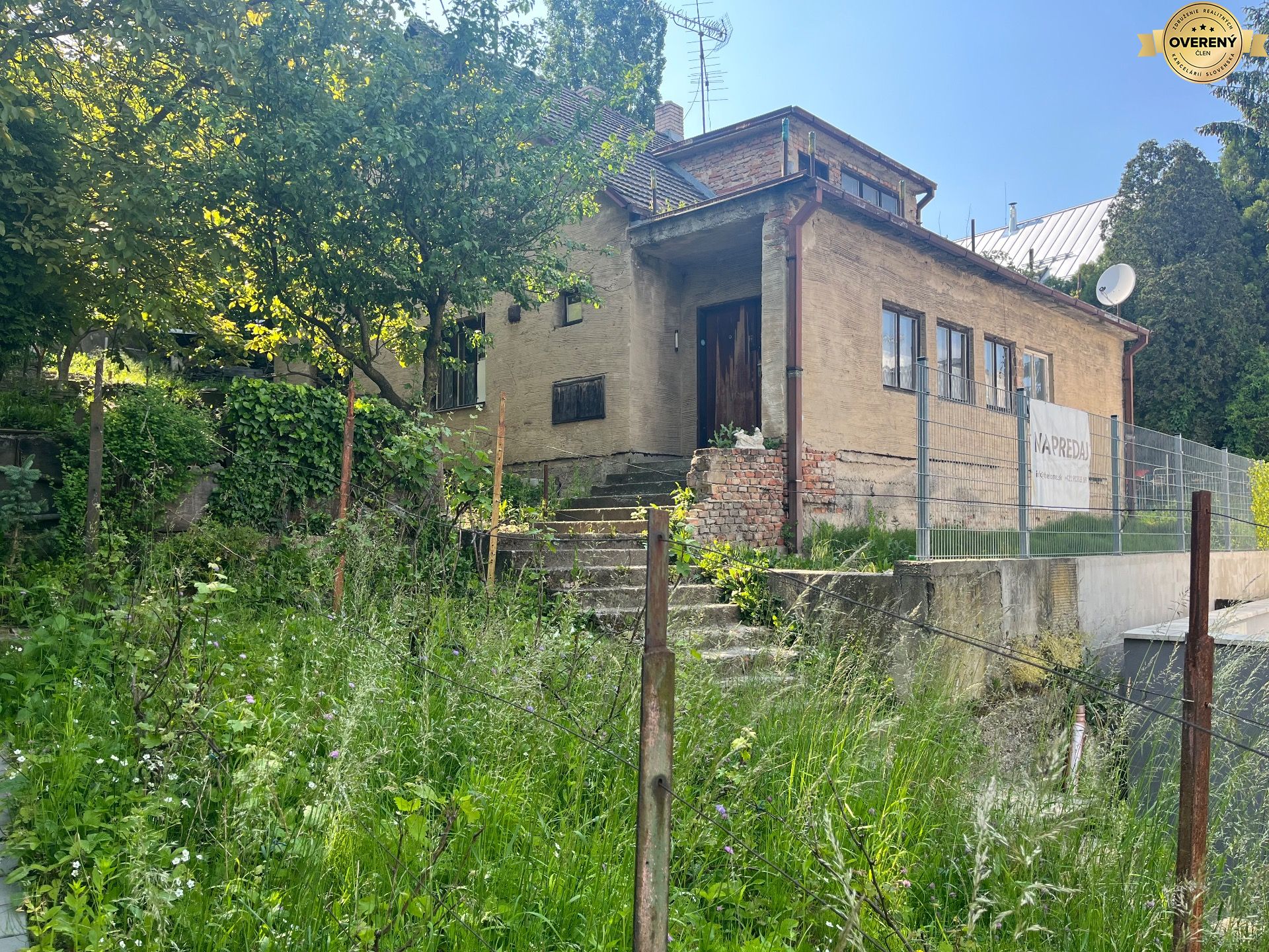 NUERA | PREDAJ -Lukratívny pozemok so starším domom pri Horskom parku