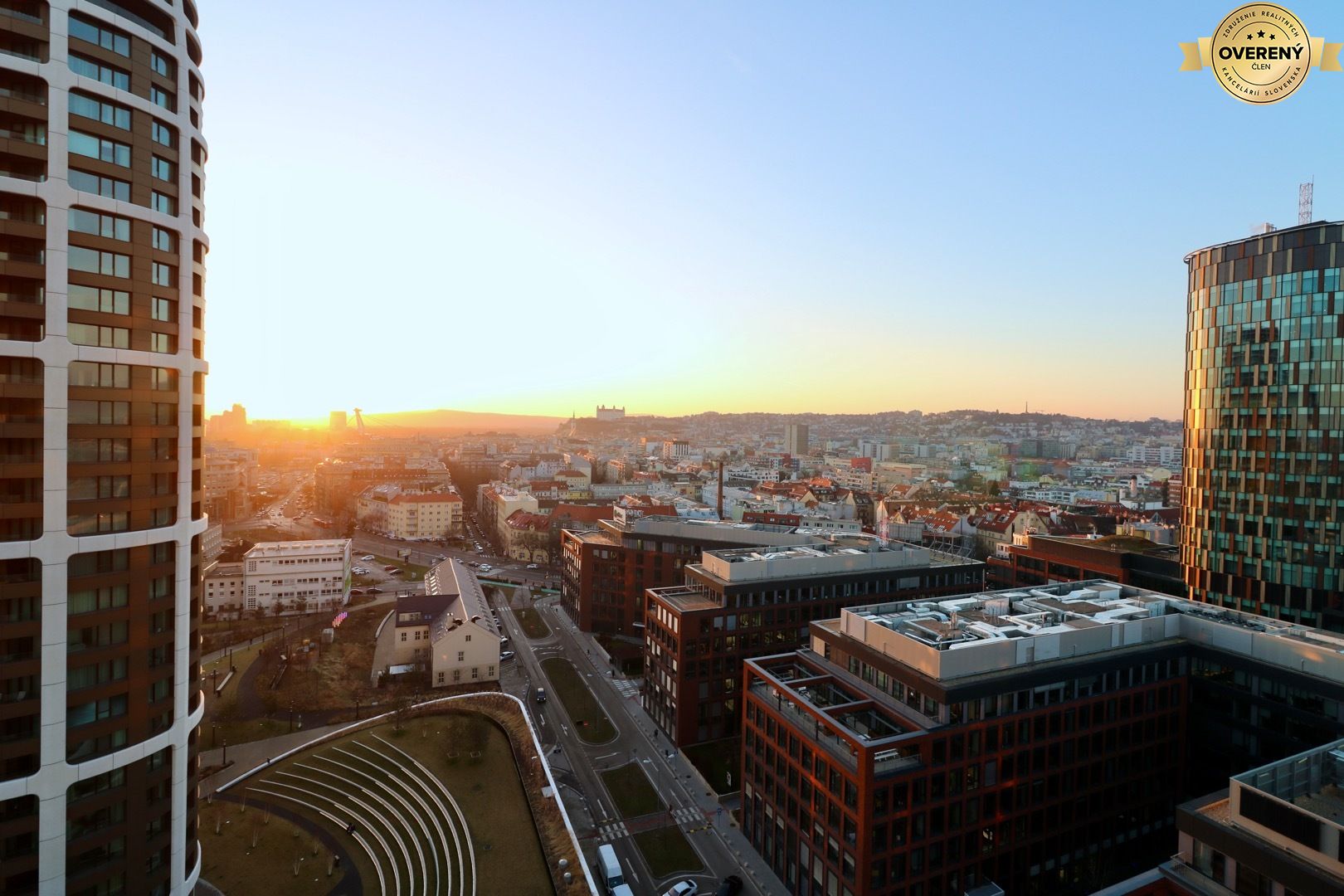 PRENÁJOM - SKYPARK 2 izbový byt,  výhľad na hrad, 16. poschodie