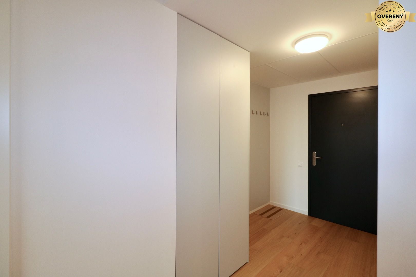 PRENÁJOM - SKYPARK 2 izbový byt,  výhľad na hrad, 16. poschodie